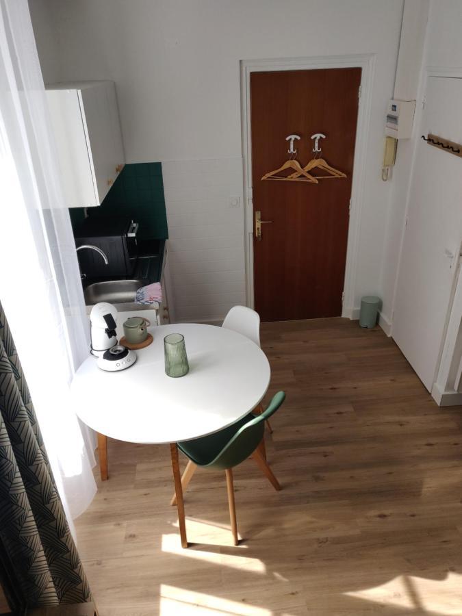 Scandinave - Proche Gare & Centre-Ville - Stationnement - Cour Interieure Table & Chaises 圣布里厄 外观 照片